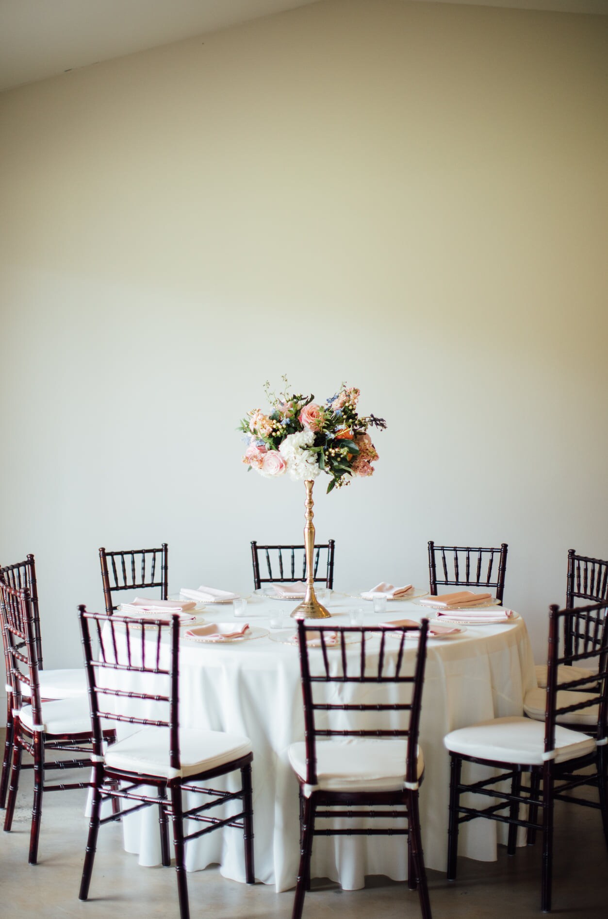 Table Setting with Pastel Flower Bouquet